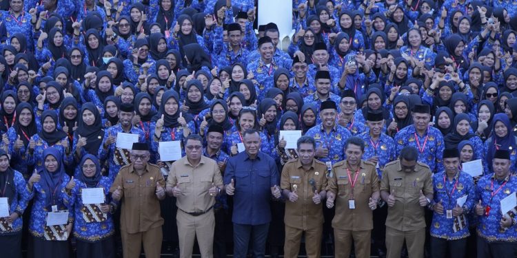 Wali Kota Tidore Serahkan SK untuk 984 PPPK, Gaji Cair Mulai Agustus