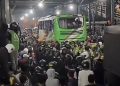 Bus Bobotoh menjadi sasaran amukan massa usai laga Persib Bandung kontra PSIM Yogyakarta