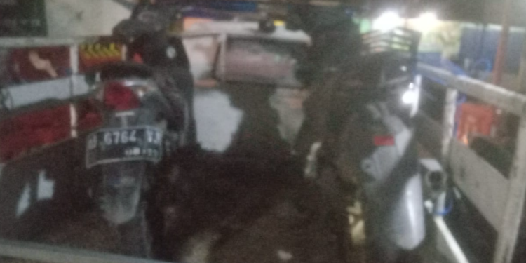 Dua sepeda motor yang terlibat kecelakaan di Jalan Samas Karen, Kretek, Bantul diamankan petugas kepolisian sebagai barang bukti.