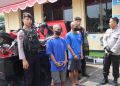 Dua tersangka kasus pencurian sepeda motor di Kretek, Bantul, digelandang petugas Polsek Kretek bersama barang bukti motor hasil curian yang diamankan polisi