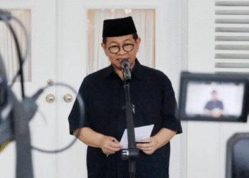 Gubernur DKI Jakarta, Pramono Anung memberikan keterangan kepada wartawan