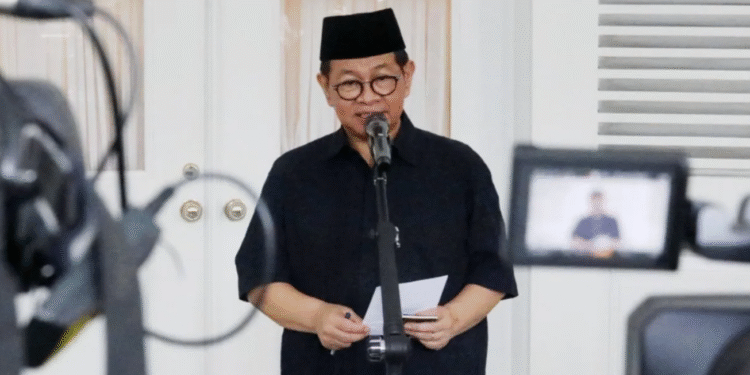 Gubernur DKI Jakarta, Pramono Anung memberikan keterangan kepada wartawan