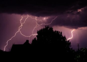 Ilustrasi Gambar Cuaca Ekstrem