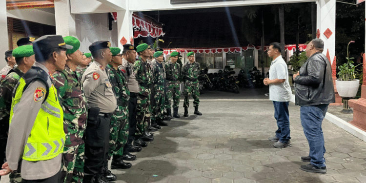 Personel TNI-Polri mendapat arahan sebelum pelaksanaan patroli gabungan di wilayah hukum Polres Bantul