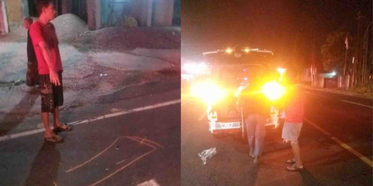 Petugas bersama warga mengevakuasi korban kecelakaan maut antara motor Yamaha N-Max dan truk di Jalan Yogya–Wates, Argosari, Sedayu, Bantul