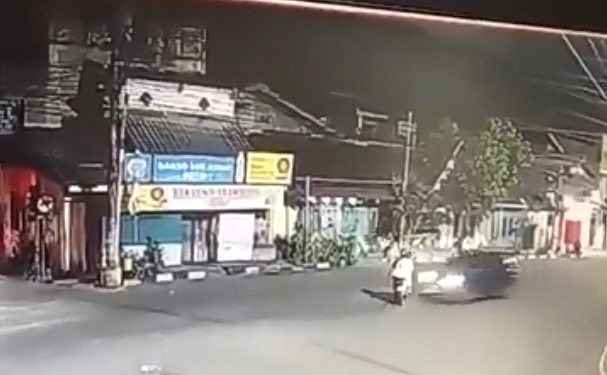 Rekaman CCTV Kecelakaan di Simpang 4 Bugisan