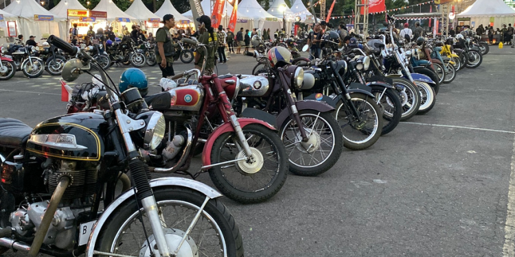 Ribuan biker padati pelataran Mandala Krida di acara Djogja Antique Day 2025