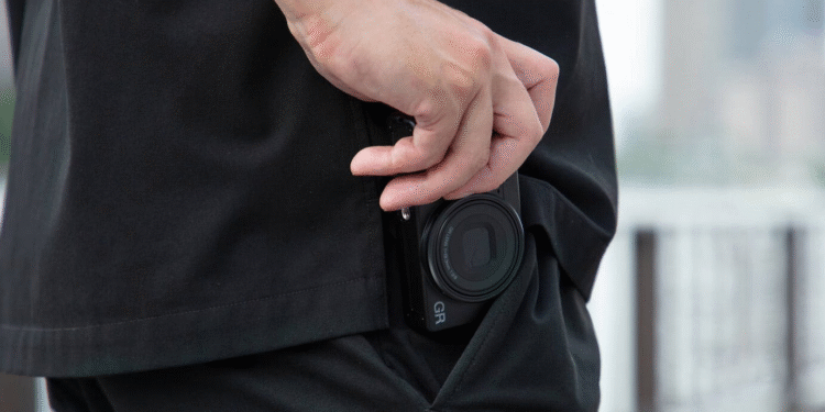Ricoh GR IV Resmi Meluncur, Kamera Saku Favorit Street Photographer