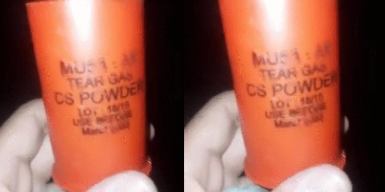 Selongsong gas air mata bertuliskan masa pakai hingga Maret 2022 yang diduga digunakan aparat saat membubarkan demonstrasi di Polda DIY