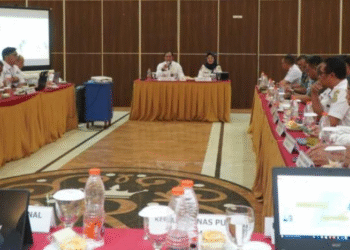 Suasana rakor Kemenko Polkam dengan Pemprov Maluku Utara terkait implementasi program prioritas nasional yang berlangsung di Royal Resto Ternate
