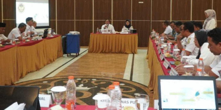 Suasana rakor Kemenko Polkam dengan Pemprov Maluku Utara terkait implementasi program prioritas nasional yang berlangsung di Royal Resto Ternate