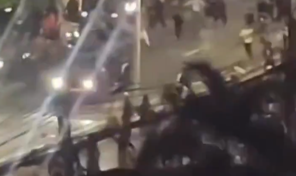 Tangkapan Layar Video Mobil Barracuda Polri Tabrak Ojol