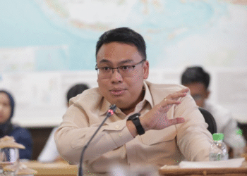 Wamenkomdigi Angga Raka Prabowo dalam kunjungan kerja ke Kantor Kemensos di Jakarta