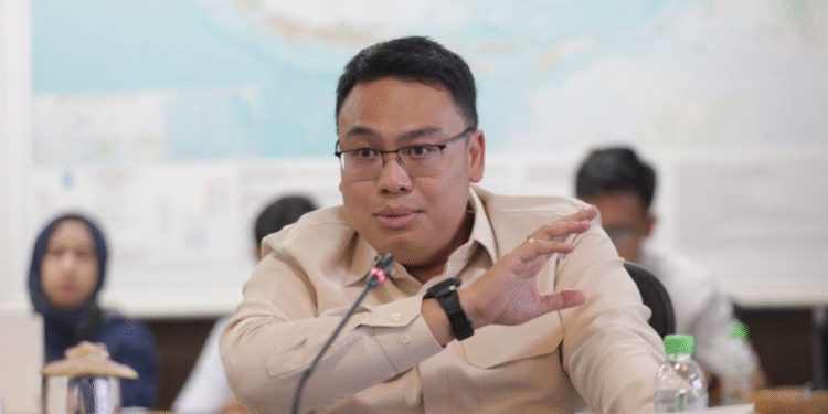 Wamenkomdigi Angga Raka Prabowo dalam kunjungan kerja ke Kantor Kemensos di Jakarta