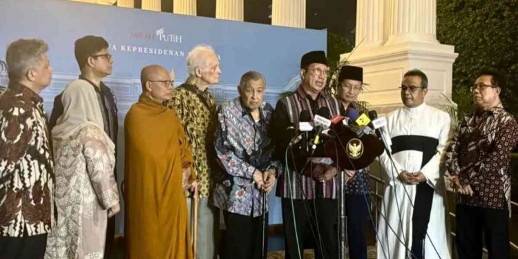 Anggota Gerakan Nurani Bangsa yang juga eks menteri agama RI, Lukman Hakim Saifuddin menyampaikan hasil pertemuan Gerakan Nurani Bangsa (GNB) dengan Presiden Prabowo Subianto