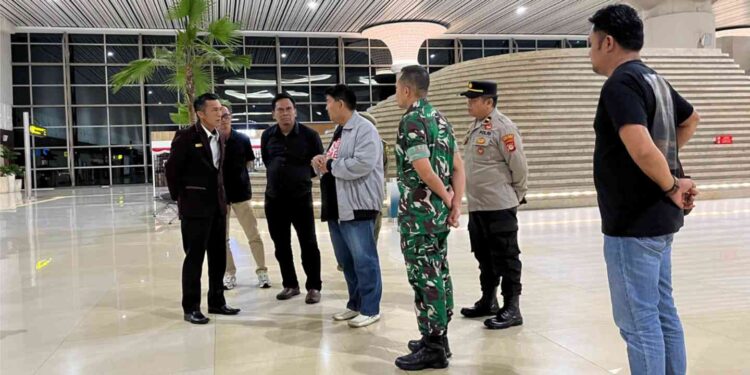 Bupati Kulon Progo bersama jajaran TNI, Polri, dan Pemda melakukan patroli gabungan di Bandara Yogyakarta International Airport guna memastikan keamanan dan ketertiban wilayah tetap kondusif, Minggu (31/8/2025) malam.