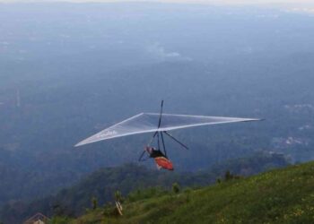 Kejuaraan Gantolle Piala Telomoyo IX 2025 29 Pilot Terbang di Gunung Gajah Usai Terkendala Cuaca