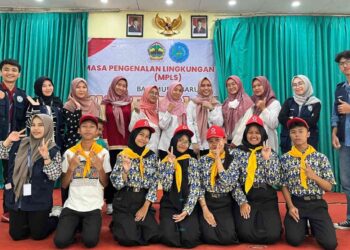 Kolaborasi inspiratif! Mahasiswa KKN-T Universitas Alma Ata bersama siswa SMK dalam kegiatan MPLS