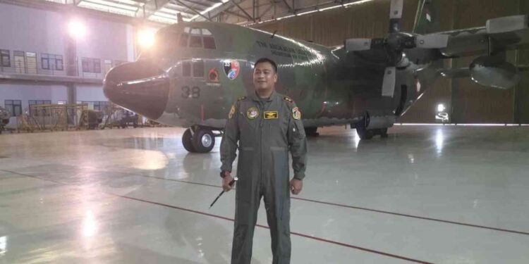 Komandan Skuadron Udara 33, Letkol Pnb A.M. Averroes di hanggar Skuadron 33, Lanud Sultan Hasanuddin, Makasar