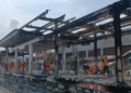 Kondisi halte Transjakarta Senen yang dibakar pada saat unjuk rasa di Jakarta