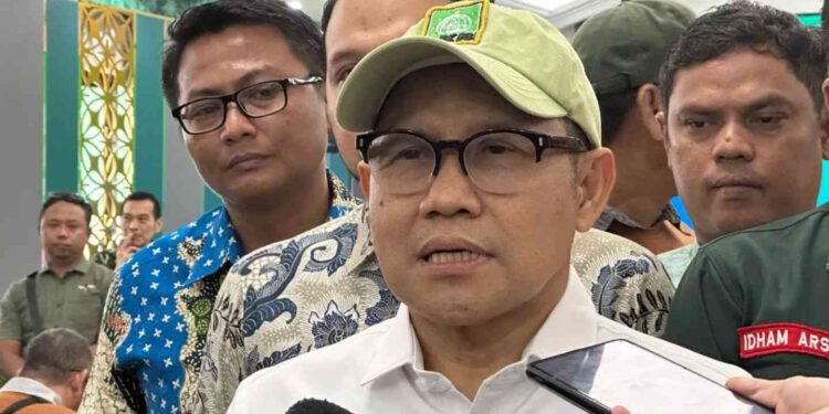 Menteri Koordinator Bidang Pemberdayaan Masyarakat Abdul Muhaimin Iskandar memberikan keterangan di Jakarta