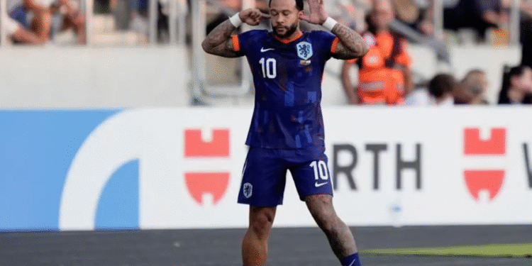 Penyerang Timnas Belanda Memphis Depay merayakan keberhasilannya mencetak gol ke gawang Timnas Lithuania pada pertandingan Grup G Kualifikasi Piala Dunia 2026 zona Eropa