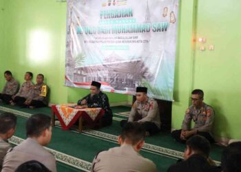 Personel Polres Kulonprogo mengikuti pengajian dalam rangka peringatan Maulid Nabi Muhammad SAW 1447 H2025 M di Masjid ‘Anurrahman Polres Kulonprogo