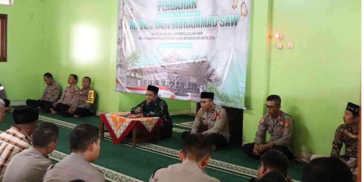 Personel Polres Kulonprogo mengikuti pengajian dalam rangka peringatan Maulid Nabi Muhammad SAW 1447 H2025 M di Masjid ‘Anurrahman Polres Kulonprogo