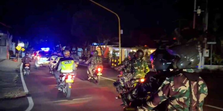 Personel TNI dan Polri melakukan patroli skala besar di Gunungkidul, Senin (1/9/2025) malam, untuk menjaga kondusivitas wilayah serta mengantisipasi potensi gangguan keamanan pasca beredarnya isu provokatif di media sosial