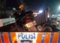 Sepeda motor Honda PCX AB 3739 JD dan Honda Supra B 6725 BFI yang terlibat kecelakaan di Jalan Bantul dievakuasi menggunakan mobil patroli polisi