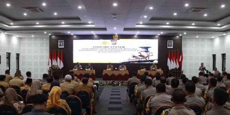 Suasana Forum Dialog Kamtibmas yang digelar Polres Kulon Progo bersama TNI, Forkompimda, dan masyarakat di Aula Adikarta, Pemkab Kulon Progo, Selasa (16/9/2025). Kegiatan ini bertujuan memperkuat sinergi menjaga kondusifitas wilayah.