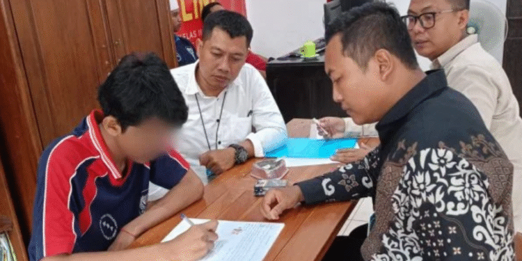 Tahanan korban sodomi di Lapas Kediri jalani pemeriksaan bersama penasehat hukumnya