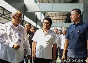 Wakil Ketua Komisi V DPR RI Ridwan Bae (tengah) memimpin Komisi V DPR RI melakukan kunjungan kerja spesifik ke Terminal Tipe A Pondok Cabe, Tangerang Selatan, Banten. (Dok. Humas Kemenhub)