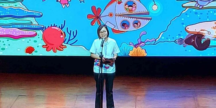 Wakil Menteri Ekonomi Kreatif Irene Umar menyampaikan sambutan dalam acara Karya Raya 2025 di Taman Ismail Marzuki, Jakarta