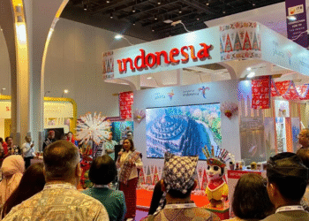engunjung memadati Paviliun Wonderful Indonesia di ITB India 2025, Mumbai, yang menghadirkan promosi destinasi unggulan serta atraksi budaya khas nusantara