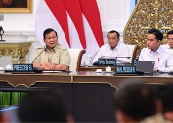Presiden Prabowo Subianto memimpin rapat terbatas (ratas) dengan sejumlah Menteri Kabinet Merah Putih di Istana Merdeka, Jakarta, Kamis (4/9/2025). Foto: BPMI Setpres/Muchlis Jr