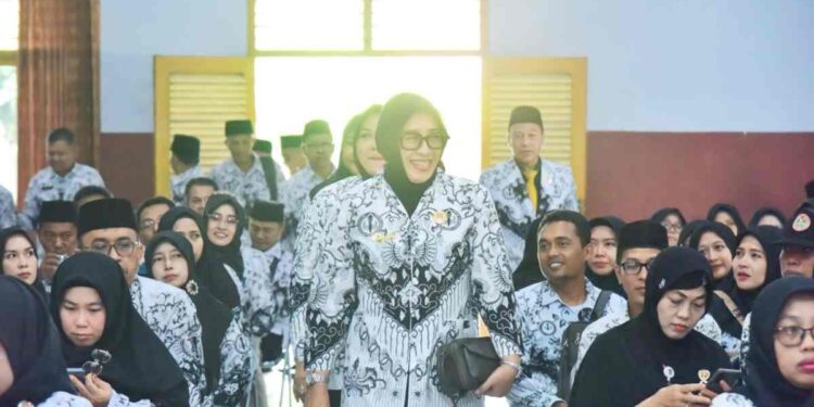 Peran Guru Perempuan Penting dalam Membangun Generasi Muda Foto oleh Kominfo Lumajang/Anam