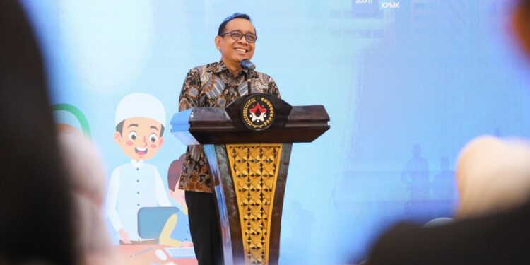 Menko PMK saat membuka kegiatan Aksi Keluarga Indonesia: Akselerasi Kolaboraksi Keluarga Indonesia dalam Rangka Mewujudkan SDM Unggul dan Berakhlak. (Foto: Kemenko PMK)