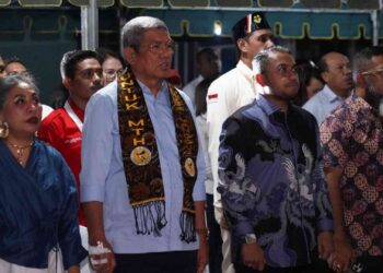 Bupati Malra Hadiri Pelantikan Pengurus Pemuda Langgur di Balai Desa Ohoingur. Foto:Rikhard