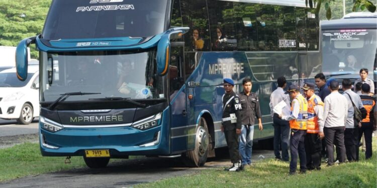 Sejak Jumat (5/9/2025), jajaran Ditjen Hubdat bersama kepolisian, TNI, Dinas Perhubungan, Jasa Marga, hingga Jasa Raharja menggelar inspeksi keselamatan Lalu Lintas dan Angkutan Jalan (LLAJ) di Rest Area KM 45A, Kabupaten Bogor, Jawa Barat./Foto Humas Kemenhub