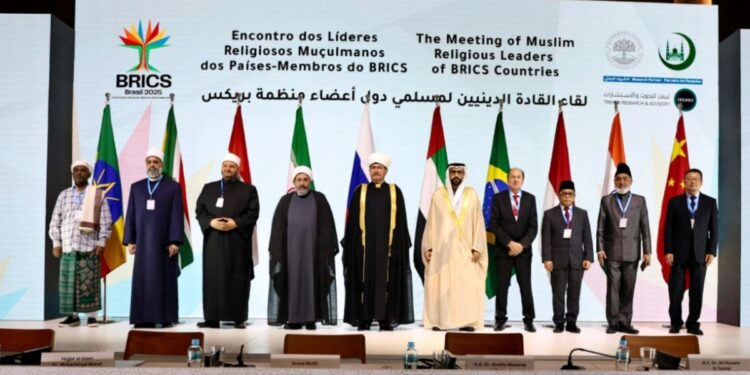 Pose bersama para wakil pemimpin muslim negara anggota BRICS di Rio de Janeiro, Brasil. (Foto Humas Kementerian Agama)