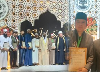 Qari muda asal Bogor, Jawa Barat, Muhammad Reza Maulana Nurdin, berhasil meraih Juara II pada Musabaqah Tilawatil Quran (MTQ) Internasional yang menjadi bagian dari Pertemuan Pimpinan Komunitas Muslim Negara-negara BRICS di Rio de Janeiro, Brasil. (Foto Humas Kementerian Agama)