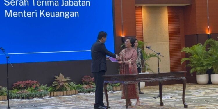 Sri Mulyani Indrawati dan Purbaya Yudhi Sadewa Lakukan Sertijab Foto: Istimewa
