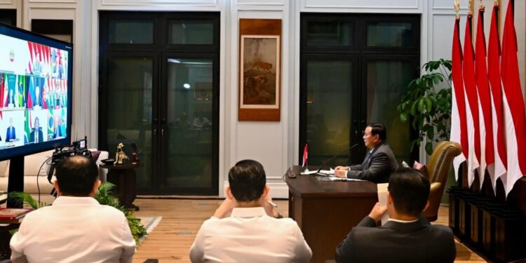 Presiden Republik Indonesia, Prabowo Subianto, menghadiri BRICS Leaders Virtual Meeting dari kediaman pribadinya di Kertanegara, Jakarta Selatan, Senin (8/9/2025). BPMI Setpres.