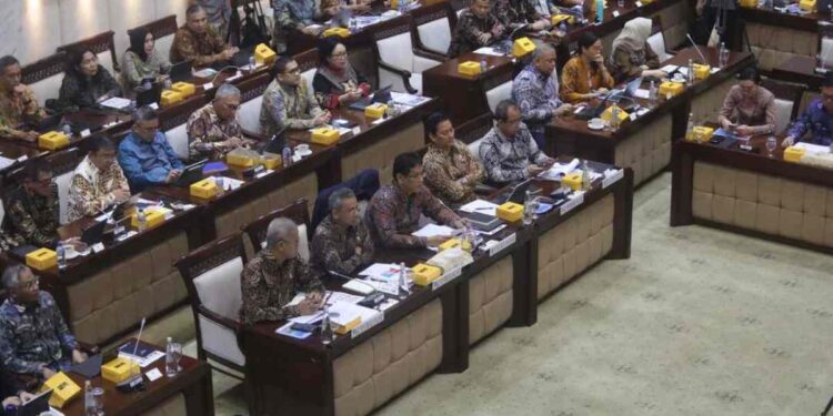 Menkeu Purbaya Yudhi Sadewa bersama jajaran Kemenkeu dalam rapat kerja dengan Komisi XI DPR RI, Rabu (10/9/2025). (Foto: Ismadi Amrin/InfoPublik)
