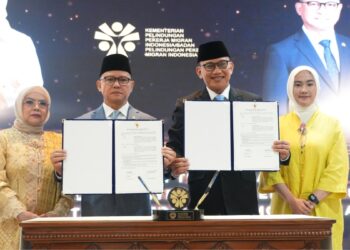 Mukhtarudin resmi menjabat sebagai Menteri Pelindungan Pekerja Migran Indonesia (P2MI) periode 2025–2029. Prosesi serah terima jabatan dari Abdul Kadir Karding menjadi awal langkah baru kementerian ini dalam memperkuat tata kelola pelindungan pekerja migran. (Foto: KemenP2MI)