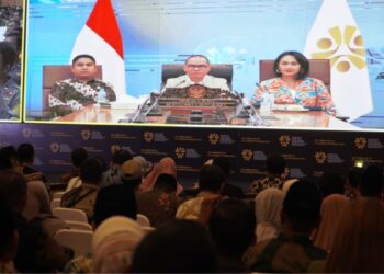 Kementerian Pelindungan Pekerja Migran Indonesia (P2MI) meresmikan 25 Desa Migran Emas di Provinsi Nusa Tenggara Barat (NTB) sebagai langkah strategis memperkuat pelindungan pekerja migran Indonesia (PMI). Peresmian dilakukan secara virtual oleh Menteri P2MI Mukhtarudin, didampingi Wakil Menteri Christina Aryani dan Dzulfikar Ahmad Tawalla, dari kantor Kementerian P2MI di Jakarta. (Foto: Dok KemenP2MI)