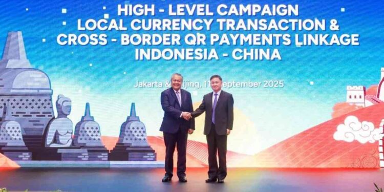 Gubernur Bank Indonesia Perry Warjiyo dan Gubernur People's Bank of China (PBoC) Pan Gongsheng menggelar pertemuan membahas sistem transaksi mata uang RI dan RRT di Jakarta pada Kamis (11 /9/2025). (Foto: Komunikasi BI)