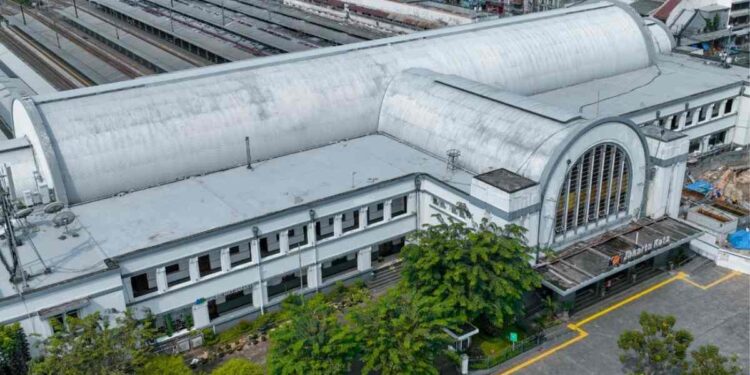 Stasiun Jakarta Kota, Simpul Transportasi Bersejarah yang Terus Bertransformasi : Ilustrasi Stasiun KA Kota atau Beos yang menjadi bagian dari Kawasan Kota Tua di Jakarta Barat, (Foto; Istimewa)