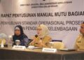 Ditjen Bina Adwil Mantapkan SOP dan Penguatan Kelembagaan : Sekretaris Ditjen Bina Adwil Kementerian Dalam Negeri, Sri Purwaningsih (tengah) memberikan arahan dalam Rapat Penyusunan Manual Mutu Bagian Umum mengenai Penyusunan Standar Operasional Prosedur (SOP) dan Penguatan Kelembagaan di Jakarta, Selasa (16/9/2025). (Foto: Kemendagri)